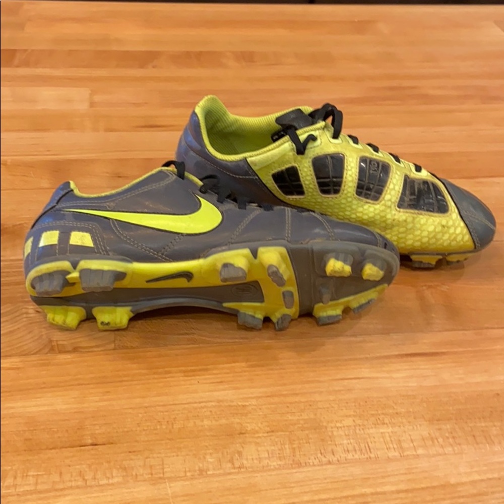 Cleats / Spikes - Picture 3 of 3